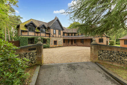 2.3 acres of Land for sale in Basildon