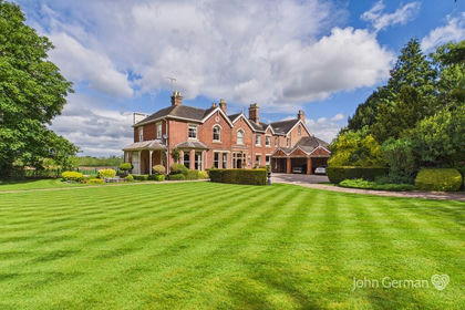 2.6 acres of House with Land for sale in Newton Solney