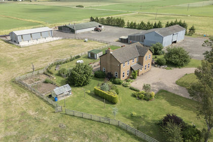 9 acres of Farmhouse for sale in Broomfleet