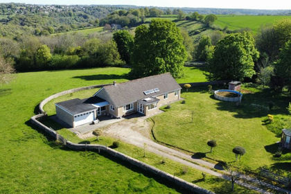 4.7 acres of House with Land for sale in Minchinhampton