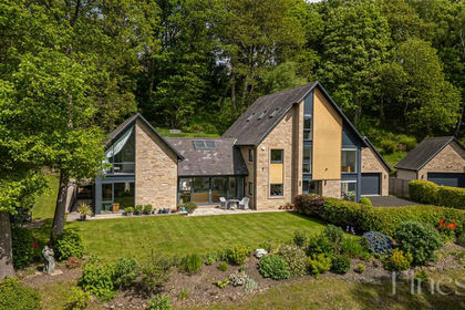1 acre of House with Land for sale in Broomhaugh and Riding