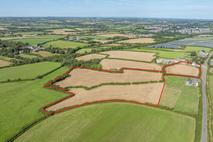 10.9 acres of House with Land for sale in Pyworthy