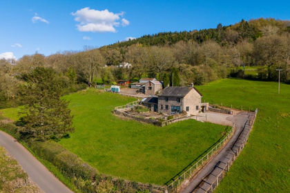 4.6 acres of Farmhouse for sale in Mitchel Troy