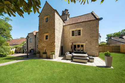 1.3 acres of House with Land for sale in Pucklechurch