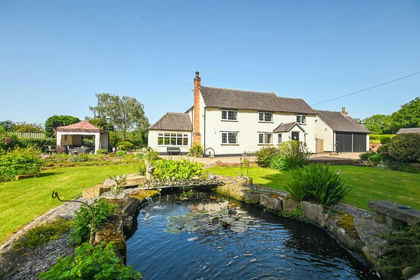 3 acres of Cottage for sale in Hoar Cross