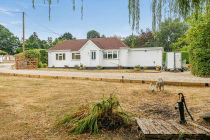 1 acre of House with Land for sale in Hythe and Dibden