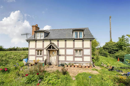 1.3 acres of Cottage for sale in Marden