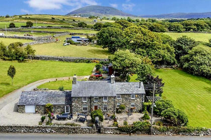 1.5 acres of House with Land for sale in Dyffryn Ardudwy