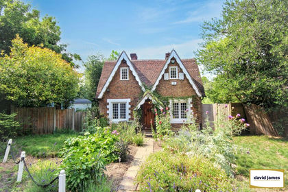 1 acre of House with Land for sale in Eynsford