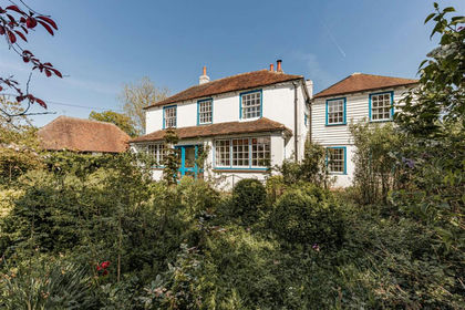 6.1 acres of Farmhouse for sale in Blean