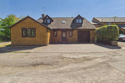 Barn Conversion for sale in Kislingbury