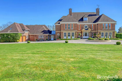 6 acres of Land for sale in Ingatestone and Fryerning