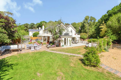 1.5 acres of House with Land for sale in Hurn