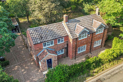 4.5 acres of House with Land for sale in Besthorpe