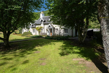 1 acre of House with Land for sale in Inverness, Skye and West Ross-shire