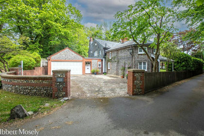 1 acre of Cottage for sale in Knockholt