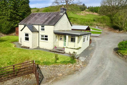 7 acres of House with Land for sale in Llanfair-ar-y-bryn