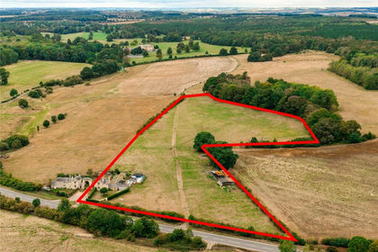 9.8 acres of House with Land for sale in Laxton