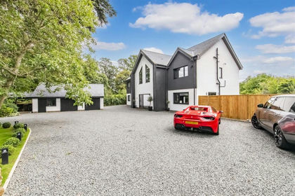 1 acre of House with Land for sale in Overstone