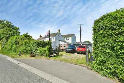 5 acres of House with Land for sale in Cricklade