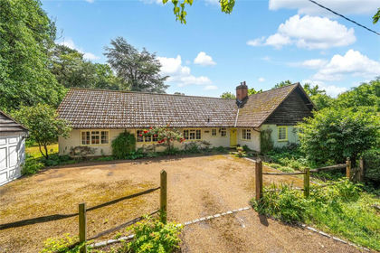 1.5 acres of Cottage for sale in Ockham