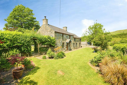 4 acres of House with Land for sale in Llanystumdwy
