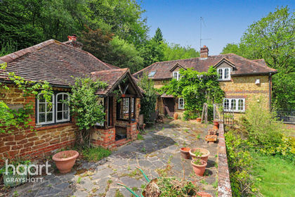 8 acres of House with Land for sale in Grayshott