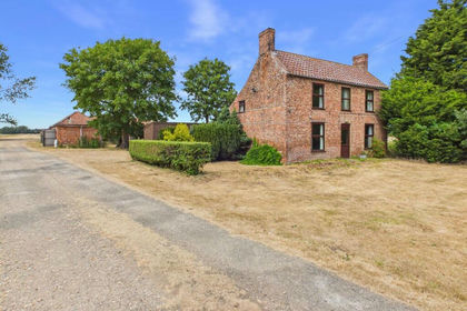 3.9 acres of House with Land for sale in Tumby