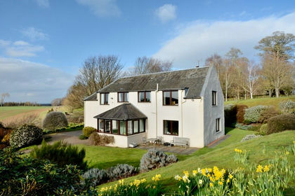 2.6 acres of Country Home for sale in Lothian East