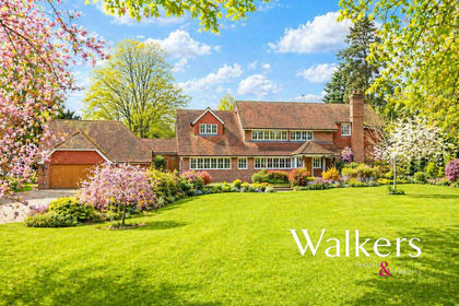 1 acre of House with Land for sale in Ingatestone and Fryerning