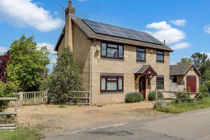 1.8 acres of Equestrian property for sale in Wisbech St. Mary