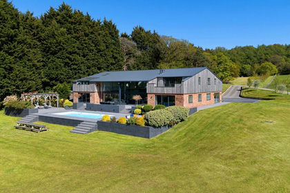 19.5 acres of House with Land for sale in Ashton Hayes and Horton-cum-Peel