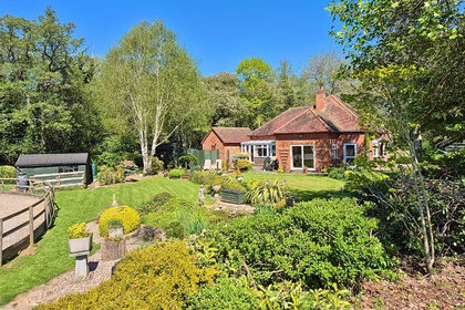 3 acres of Cottage for sale in Kimbolton