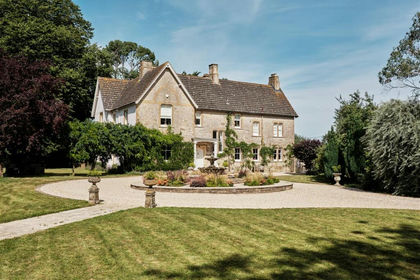 2 acres of Country Home for sale in Mappowder