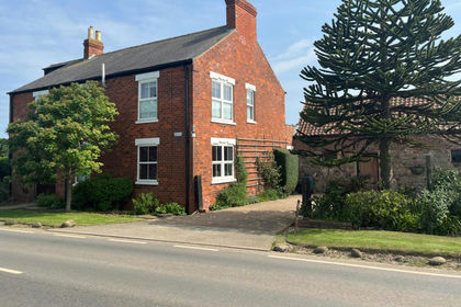 5.5 acres of House with Land for sale in Rimswell