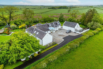 1 acres of Farmhouse for sale in Kilmarnock and Loudoun