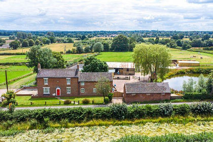 22 acres of Farmhouse for sale in Lapley, Stretton and Wheaton Aston