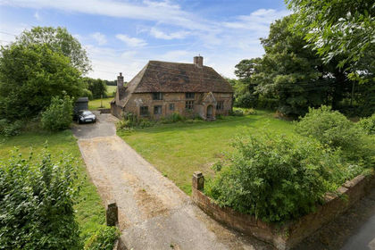 1.2 acres of Farmhouse for sale in Adisham