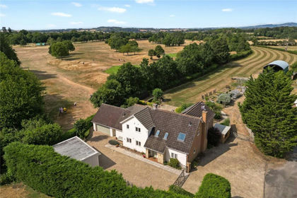 2 acres of House with Land for sale in Twyning