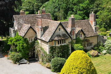 3.5 acres of Country Home for sale in Lullington