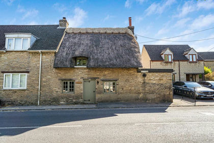 Cottage for sale in Curbridge