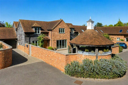 Barn Conversion for sale in Oakley