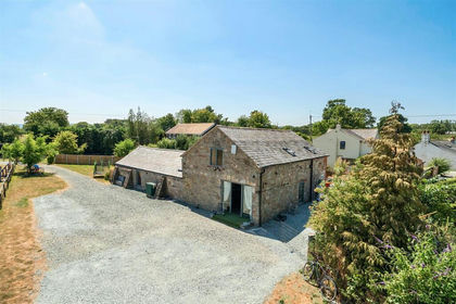 3 acres of House with Land for sale in Oswestry Rural
