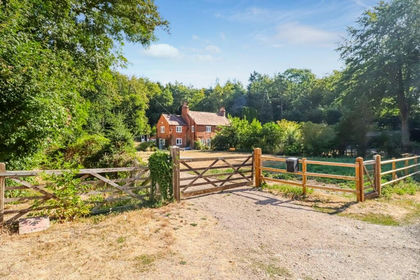 1 acre of Cottage for sale in Sarratt