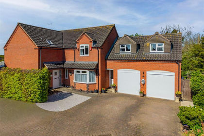 4.2 acres of House with Land for sale in Redmile