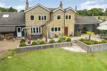 1 acre of House with Land for sale in Haddenham