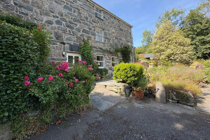 2.5 acres of House with Land for sale in Llanfrothen