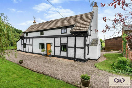 3 acres of Cottage for sale in Moston