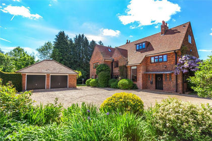 1.5 acres of House with Land for sale in Rotherfield Greys