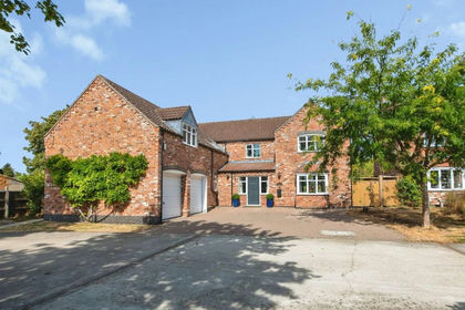 2.2 acres of House with Land for sale in South Kyme